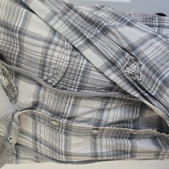 American Eagle Outfitters Gray and White Plaid Button-Down Shirt - Picture 5 of 7